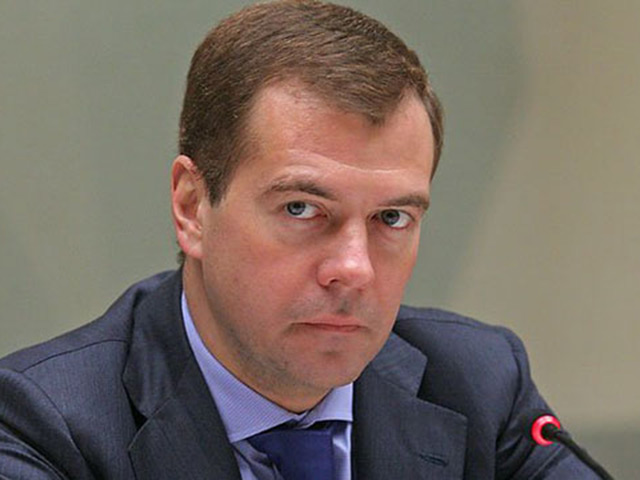 "Мы сейчас ведем сложную работу по поправкам в федеральный бюджет и очень многие статьи из-за текущей экономической ситуации подвергаются корректировке, - проинформировал председатель правительства Медведев