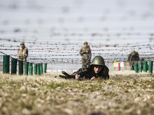 Польша в 2015 году проведет обучение для приблизительно 50 военных инструкторов из Украины. Об этом сообщает агентство Reuters со ссылкой на информацию Министерства обороны страны