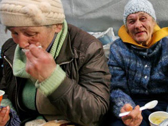 Минувшей зимой 4157 человек получили помощь в "Ангаре спасения" - низкопороговом центре комплексной помощи бездомным, который является проектом православной службы помощи "Милосердие"
