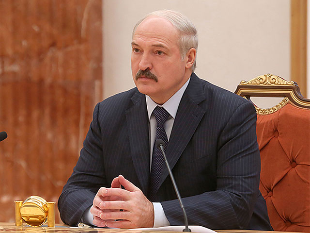 Белорусский президент Александр Лукашенко считает, что без участия Соединенных Штатов Америки стабилизация обстановки в Украине невозможна, и призывает Вашингтон напрямую подключиться к мирному процессу