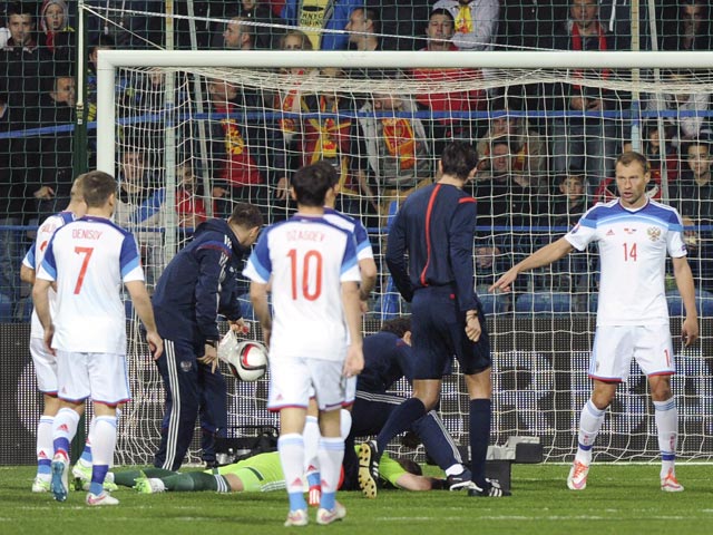 УЕФА рассмотрит инциденты на матче Черногория - Россия 8 апреля