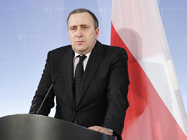 Глава МИД Польши Гжегож Схетына раскритиковал отказ России отдать его стране обломки президентского лайнера Ту-154М, потерпевшего крушение в 2010 году под Смоленском