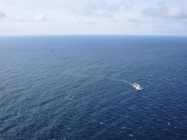 Возобновлены поиски моряков, пропавших про кораблекрушении в Охотском море