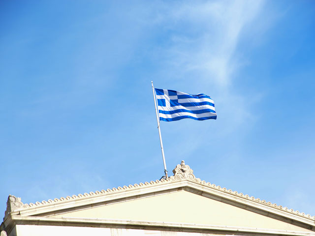Власти Греции полуофициально пригрозили, что, если не получат очередной транш кредита в течение следующих семи дней, то 9 апреля, в день выплаты МВФ 450 млн. долларов, они объявят дефолт
