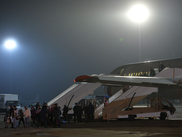 Сначала Ил-62 с пассажирами на борту совершил перелет из города Саны в Каир, откуда, пополнив запасы топлива, направился в Россию