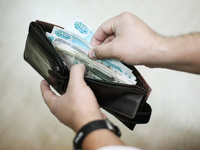 Эксперты: средний должник в России тратит на расчеты с кредиторами почти половину дохода