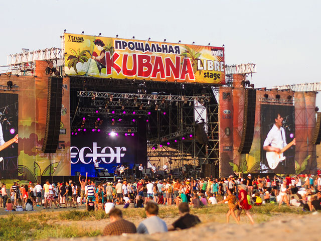 Фестиваль Kubana шесть лет проходил в Краснодарском крае, в поселке Веселовка Таманского полуострова. За две недели до открытия Kubana-2014 организаторы объявили, что проведут фестиваль в последний раз