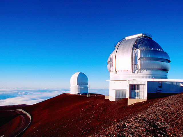 Губернатор штата Гавайи Дэвид Иге во вторник, 7 апреля, объявил о временной приостановке строительства крупнейшего в мире телескопа на вершине вулкана Мауна-Кеа на острове Гавайи
