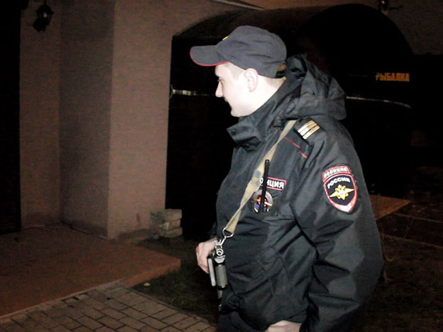 Полиция Калининграда задержала на месте преступления двух злоумышленников, которые забрались в магазин с кондитерскими изделиями, где один из них объелся сладостями