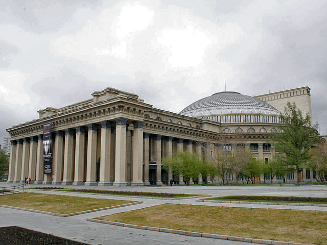 Новосибирский театр оперы и балета, где сменили директора после скандала с "Тангейзером", закроется на реконструкцию