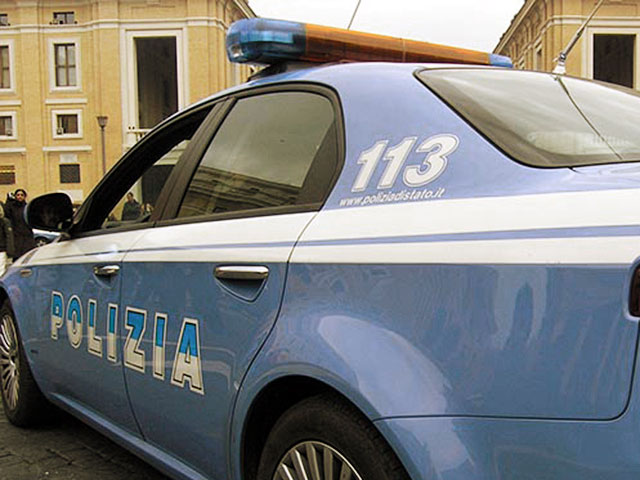 Во Дворце правосудия Милана неизвестный открыл стрельбу днем 9 апреля. По данным Corriere Della Sera, мужчина выстрелил в сторону по крайне мере трех находившихся внутри человек
