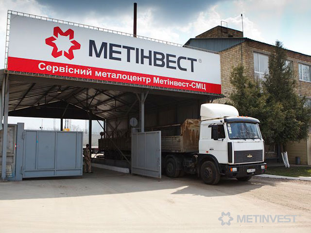Группа компаний "Метинвест", объединяющая горно-металлургические активы богатейшего человека Украины Рината Ахметова, не сумела получить новые кредиты. Компания просит кредиторов об отсрочке погашения долга