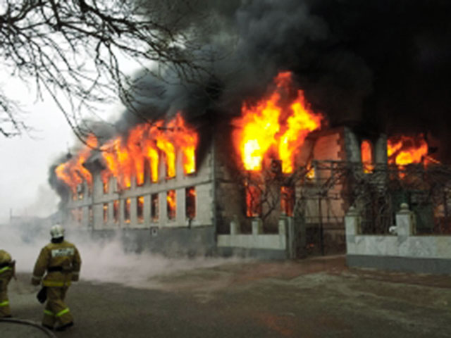 В одном из крупнейших городов Республики Дагестан произошел пожар в центральной мечети. Она расположена на улице Набережной города Кизляра