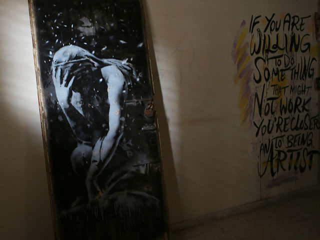 Полиция сектора Газа конфисковала "спорную" дверь с граффити Бэнкси