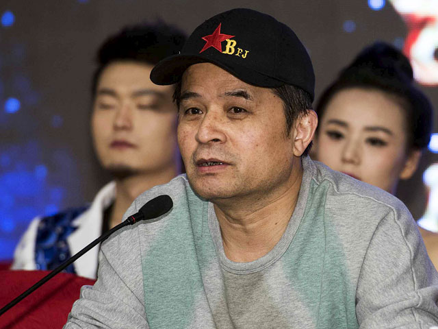 Китайский телеведущий, отстраненный от эфира за оскорбление Мао Цзэдуна, извинился за свой поступок