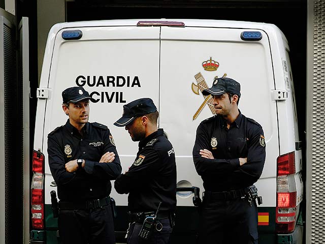 Гражданская гвардия Испании задержала на днях босса неаполитанской мафии каморра Карло Леоне, сообщает COPE. Его имя включили в список самых разыскиваемых итальянских преступников