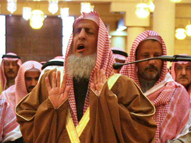 Главный муфтий Саудовской Аравии опроверг утверждения, что издавал фетву, разрешающую мужьям есть своих жен