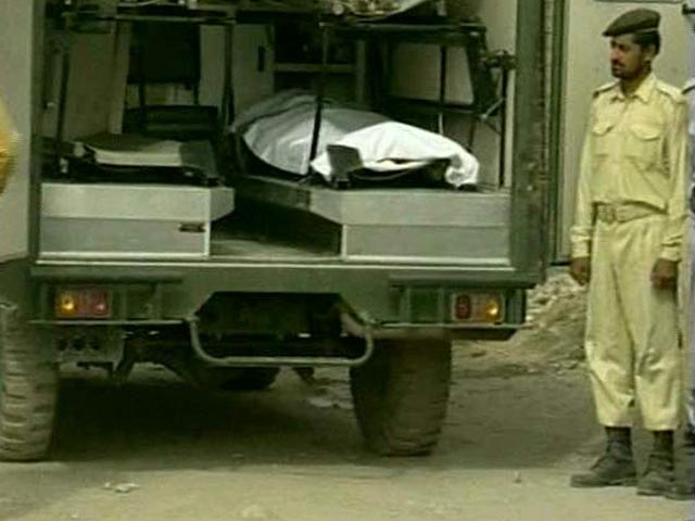 По меньшей мере 20 человек погибли в результате нападения боевиков на лагерь рабочих в провинции Белуджистан на юго-западе Пакистана, передает РИА "Новости" со ссылкой на сообщение местных властей