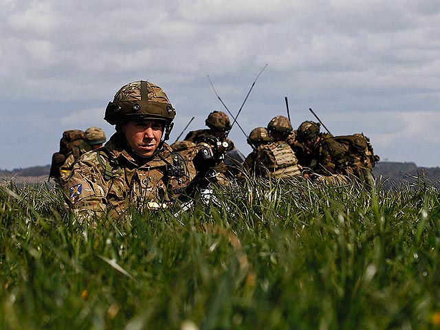Британские военные в субботу начинают традиционные учения под названием Joint Warrior. По данным "Русской службы ВВС", они будут самыми масштабными за всю историю подобных маневров, которые проводятся дважды в год