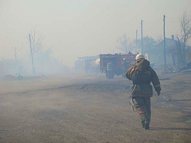 МЧС отчиталось о масштабе пожаров в Хакасии: горят 16 населенных пунктов в четырех районах республики, огонь распространяется из-за сильнейшего ветра, сила которого достигает 30 м/с