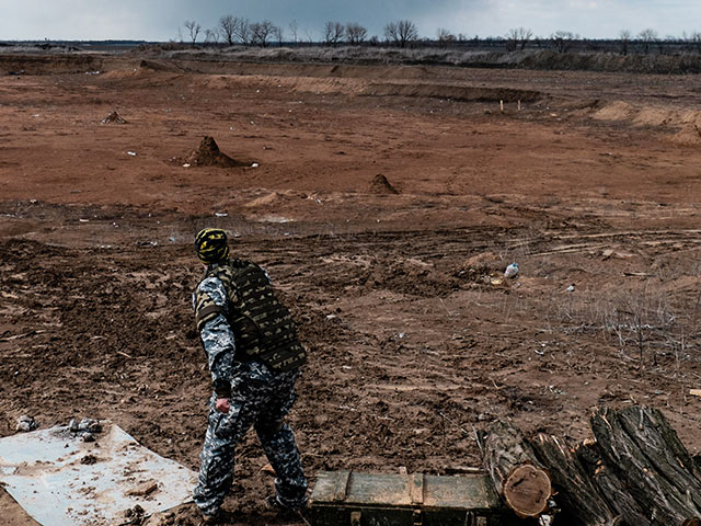 После трехдневного периода относительного затишья на юге Донецкой области Украины в районе села Широкино в субботу вечером возобновились боевые действия, сообщается в отчете Специальной мониторинговой миссии