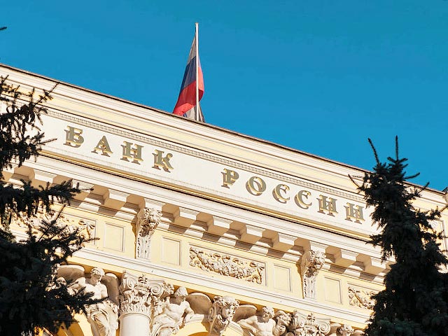 Банк России принял решение с 13 апреля отозвать лицензию у КБ "Транснациональный банк" и у ЗАО "ИпоТек Банк", говорится в сообщении ЦБ РФ