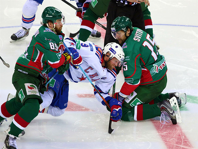Петербургский СКА одержал победу над казанским "Ак Барсом" во втором матче финальной серии плей-офф Континентальной хоккейной лиги (КХЛ)