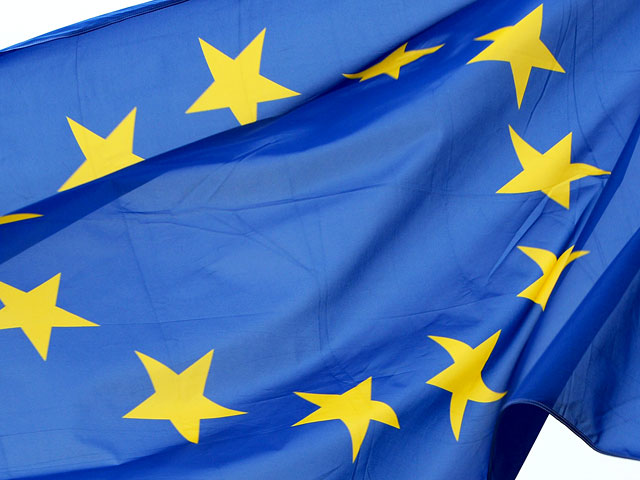 Европейская комиссия объявила в воскресенье о намерении провести чрезвычайную встречу глав МИД и МВД стран ЕС после крушения в Сицилийском проливе рыбацкого судна, на борту которого находились около 700 нелегалов