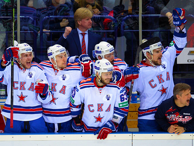 Хоккеисты питерского СКА, разгромив в пятом матче финальной серии "Ак Барс" со счетом 6:1, впервые стали обладателями Кубка Гагарина