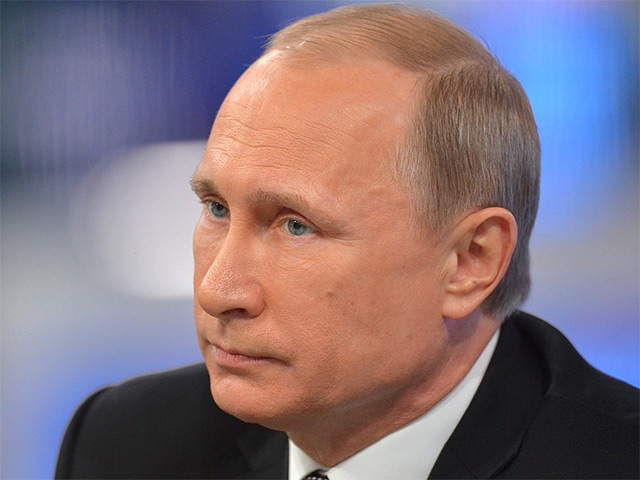 Владимир Путин признался, что не стремиться получить информацию из альтернативных источников, когда общается с народом, поскольку это ему не нужно - он ощущает себя "частью страны"