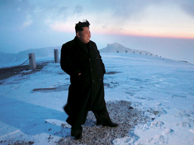Вождь КНДР Ким Чен Ын взобрался на вершину священной горы Пэктусан в составе экспедиции северокорейских летчиков-истребителей