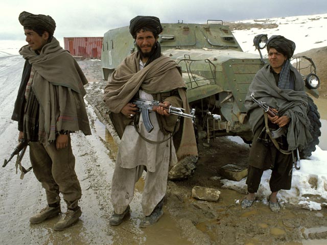 Власти Афганистана узнали о начавшейся вражде между террористической организацией "Исламское государство" (ИГ) и радикальным движением "Талибан"