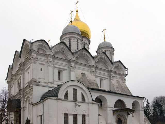 Православные верующие отмечают особый день поминовения усопших - Радоницу