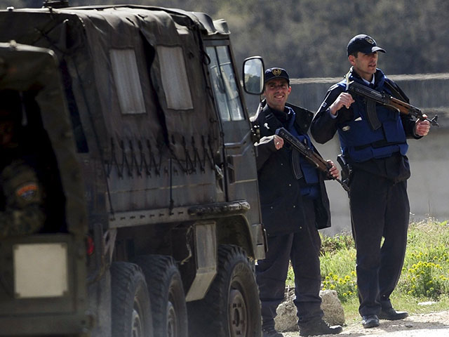 Македонская полиция сообщила о нападении группы вооруженных людей в масках на полицейский пост вблизи Косово