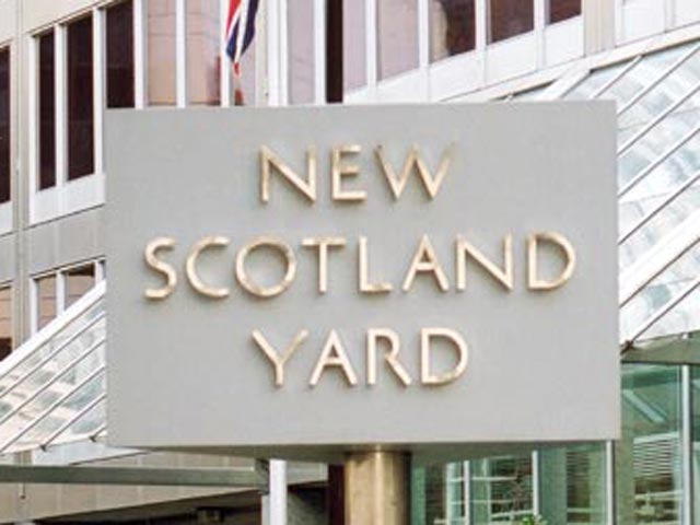 Скотленд-Ярд опубликовал снимки, сделанные внутри опустевшего после ограбления хранилища в ювелирном квартале Хаттон-Гарден в столице Великобритании