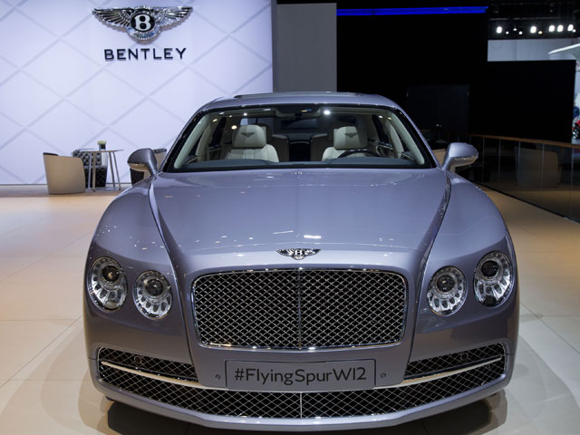 Один из богатейших членов Саудовской королевской семьи пообещал подарить 100 роскошных автомобилей Bentley сотне саудовских пилотов за участие в бомбардировках Йемена