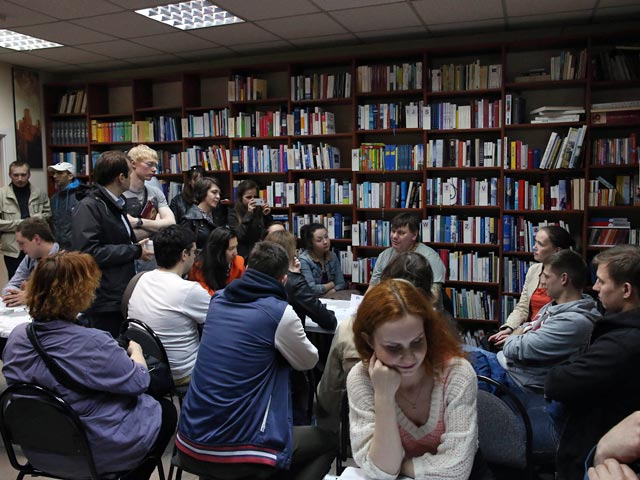 В ночь с 24 на 25 апреля в Москве в четвертый раз пройдет акция в поддержку чтения "Библионочь", в рамках которой библиотеки проводят литературные квесты, выставки, кинопоказы и встречи с известными писателями