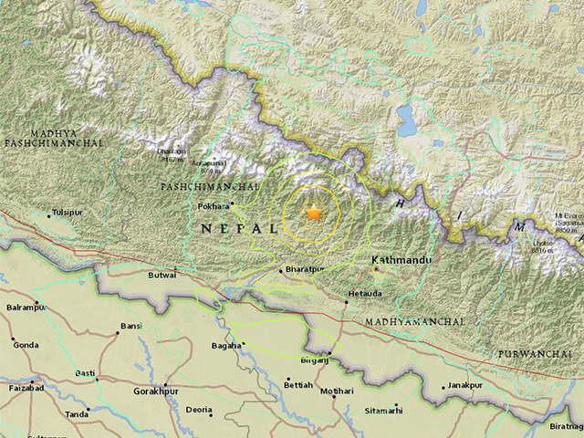 Мощное землетрясение магнитудой 7,5 произошло в Непале, недалеко от столицы Катманду
