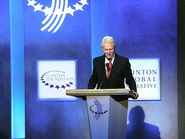 Фонд Клинтонов признал некоторые недочеты, но отрицает нарушения в работе с иностранными жертвователями