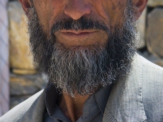 В Таджикистане объявили в розыск по обвинению в мошенничестве предприимчивых граждан, продававших разрешения на ношение бород и хиджабов