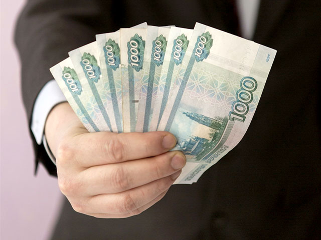 Предложение сократить использование иностранной валюты и расширить использования рубля в международных расчетах прозвучало на заседании межведомственной комиссии по безопасности в экономической и социальной сфере