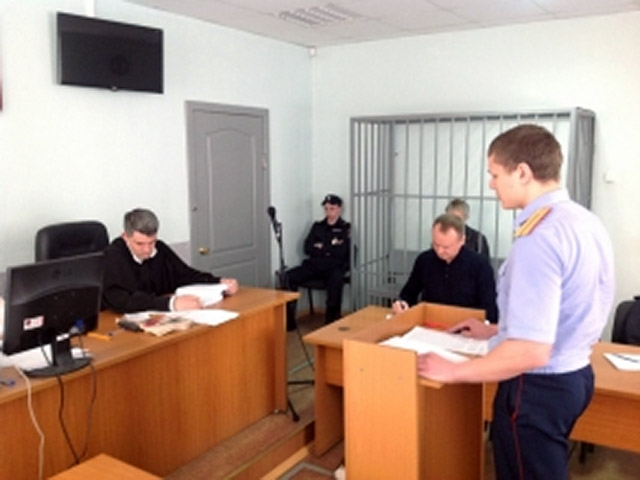 Бойцы спецназа полиции Екатеринбурга Свердловской области задержали двух стражей порядка, которых подозревают в вооруженном грабеже