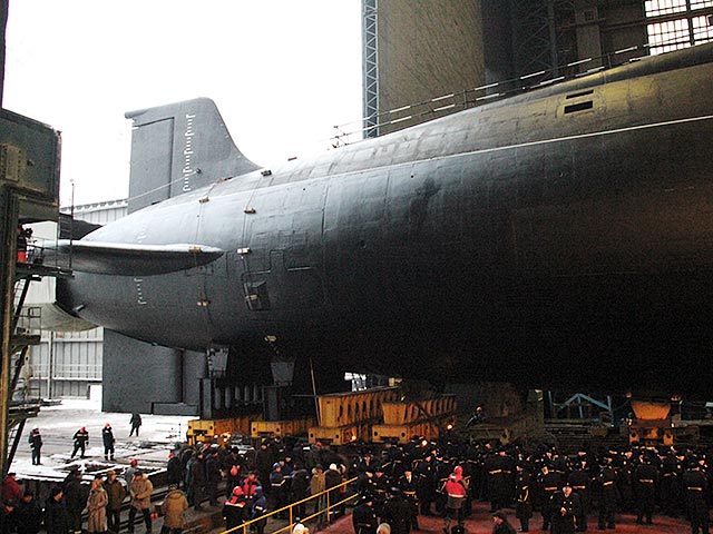 Стратегический атомный подводный ракетоносец "Александр Невский" пополнит Тихоокеанский флот (ТОФ) в конце лета-начале осени 2015 года, а другая подлодка проекта 955 "Борей" - "Владимир Мономах" - лишь годом позднее