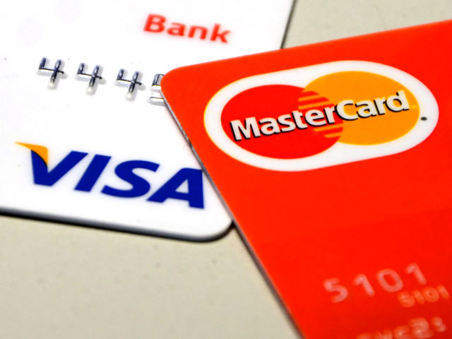Крымские обладатели банковских карт Visa и MasterCard спустя четыре месяца вновь получили возможность пользоваться своим "пластиком", так как заработала Национальная система платежных карт (НСПК)