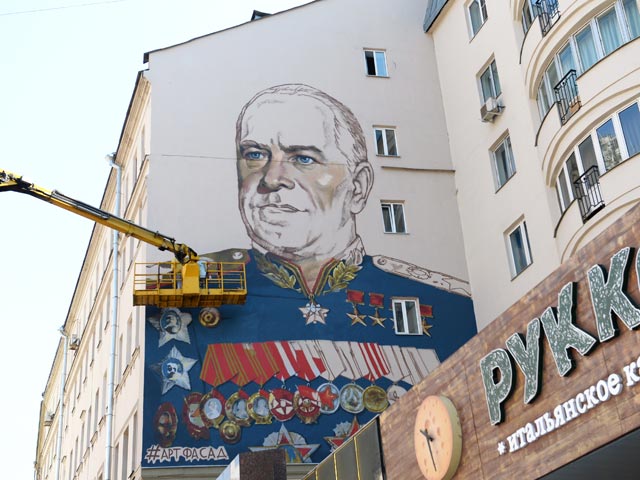 На Арбате появился самый большой в мире портрет маршала Жукова