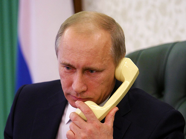 Президент России Владимир Путин провел по телефону переговоры в рамках "нормандской четверки" по урегулированию конфликта на Донбассе