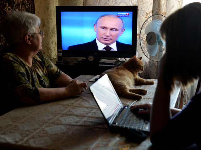 Более половины россиян (57%) в ходе соцопроса заявили, что российские средства массовой информации объективно освещают события в России и мире