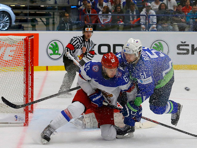 Сборная России по хоккею уверено переиграла команду Словении на групповом этапе чемпионата мира, который проходит в Чехии