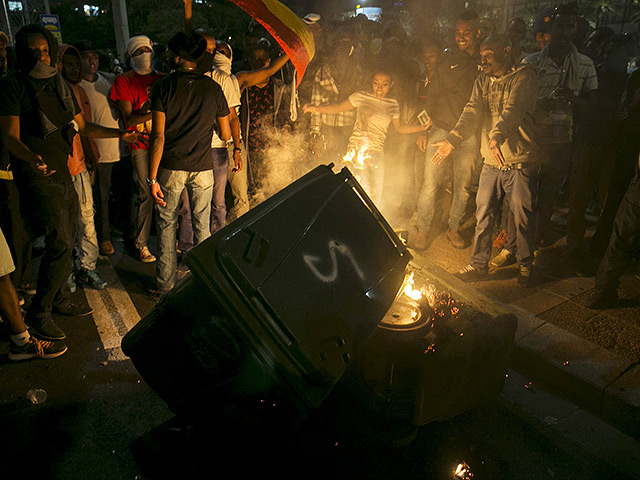 В центре Тель-Авива в воскресенье прошла демонстрация выходцев из Эфиопии, которая переросла в массовые беспорядки