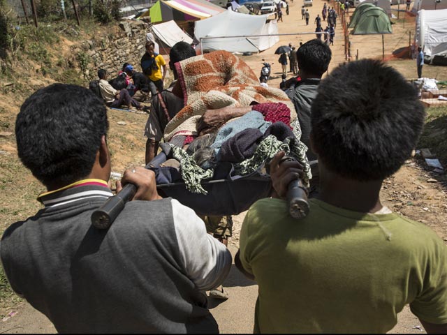 Власти Непала опубликовали новые данные о количестве жертв и раненных после катастрофического землетрясения, произошедшего 25 апреля. Согласно обновленной информации, число погибших достигло 7566 человек,